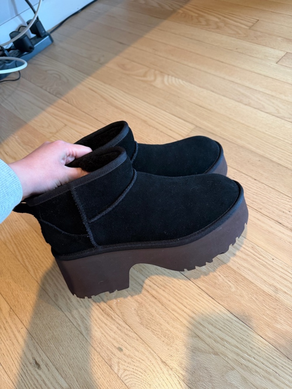 UGG Women's Classic Ultra Mini New Heights boots size 9 women’s